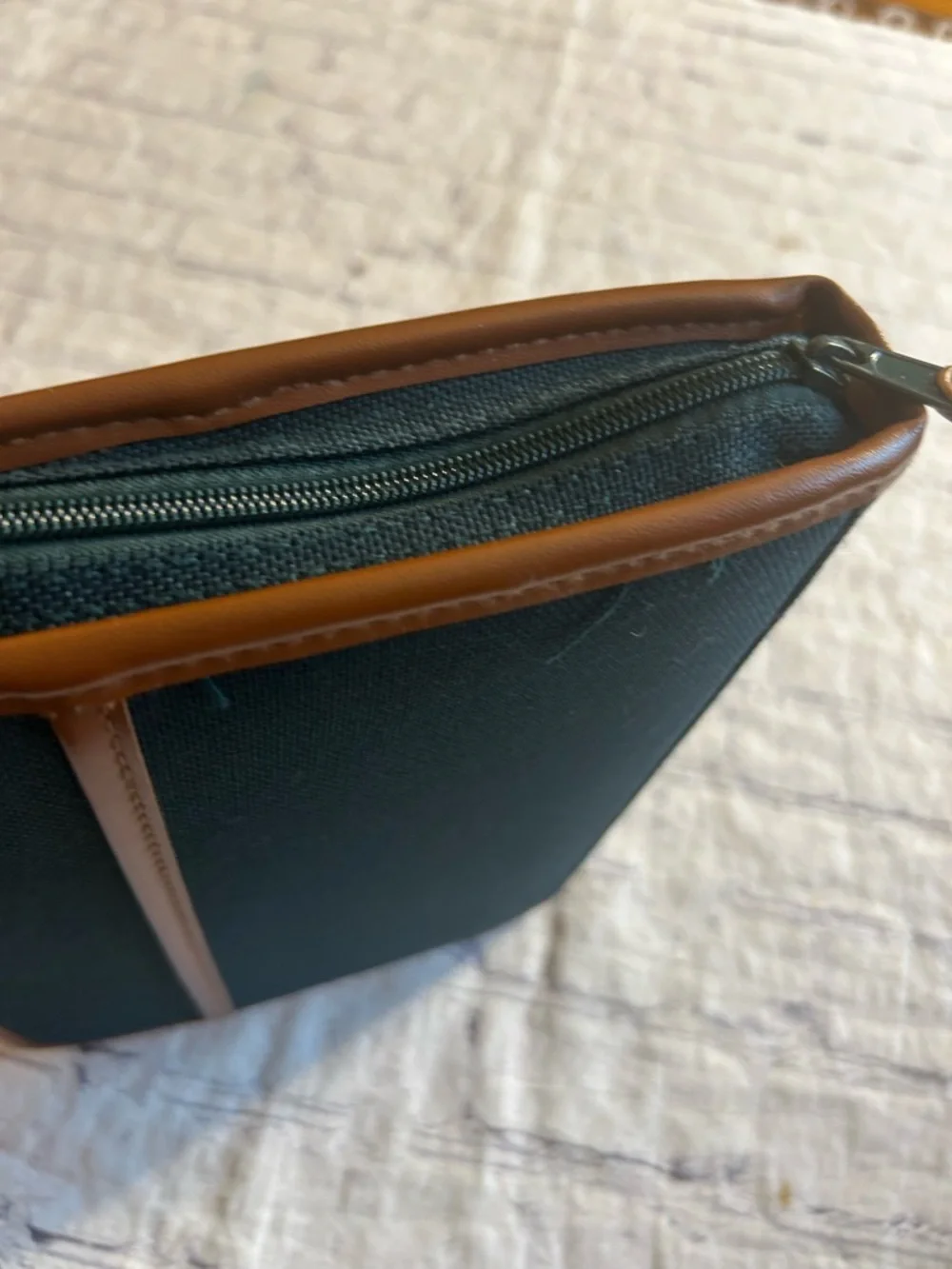 MEAD-CAMBRIDGE VINTAGE DARK GREEN/CARMEL ZIP AROUND PLANNER BACK POCKET